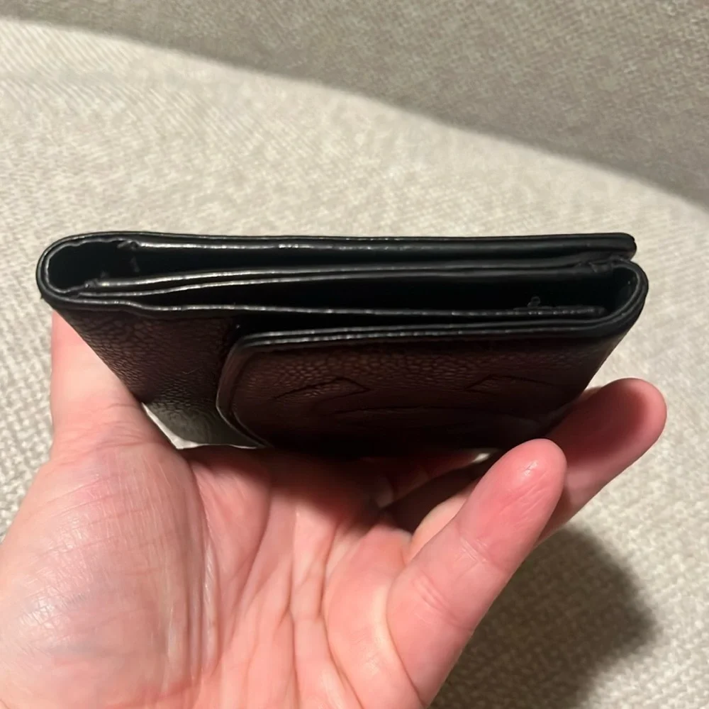 Chanel caviar bifold black wallet  Authentic